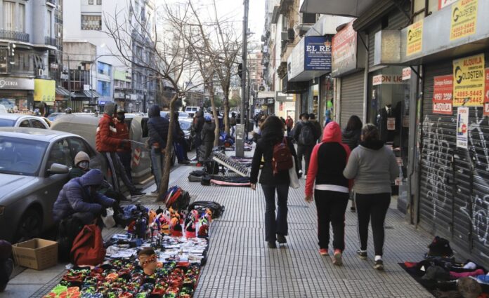 EL 65 DE LA VENTA ILEGAL CALLEJERA PORTEÑA SE CONCENTRA EN SÓLO DIEZ